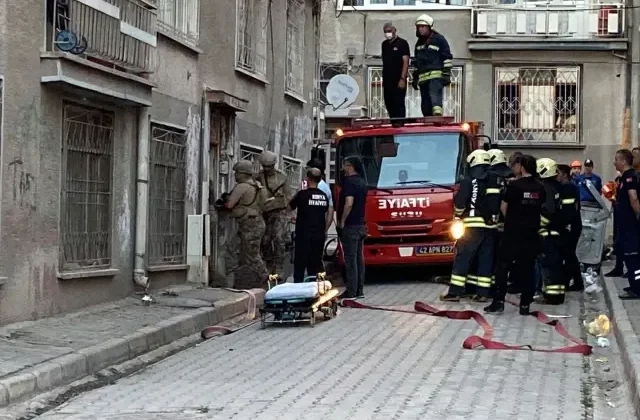 Koruma altına alınan çocuğu geri verilmeyince boğazına bıçak dayadı, evini ateşe verdi