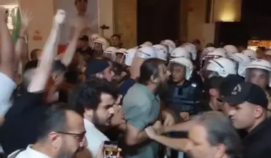 Leman dergisi önünde protesto! Polis ile göstericiler arasında arbede