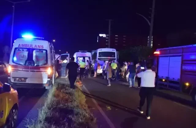Manisa’da işçi servisi tırla çarpıştı! 20 yaralı