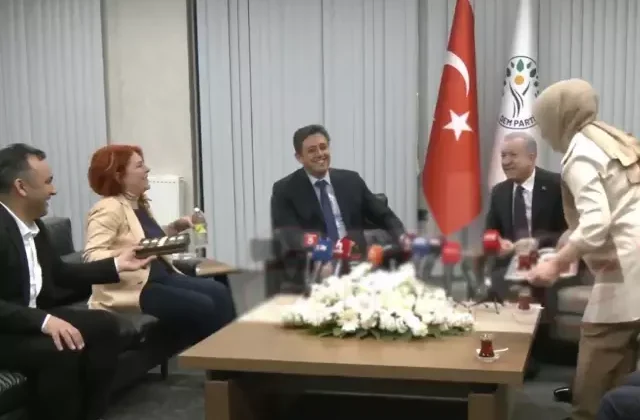 MHP-DEM Parti bayramlaşmasına damga vuran “çay” şakası