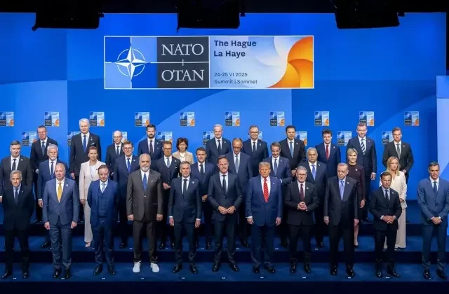 NATO Zirvesi’nde aile fotoğrafı! 32 ülkenin lideri aynı karede