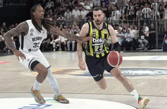 Nefesleri kesen derbide zafer Fenerbahçe Beko’nun