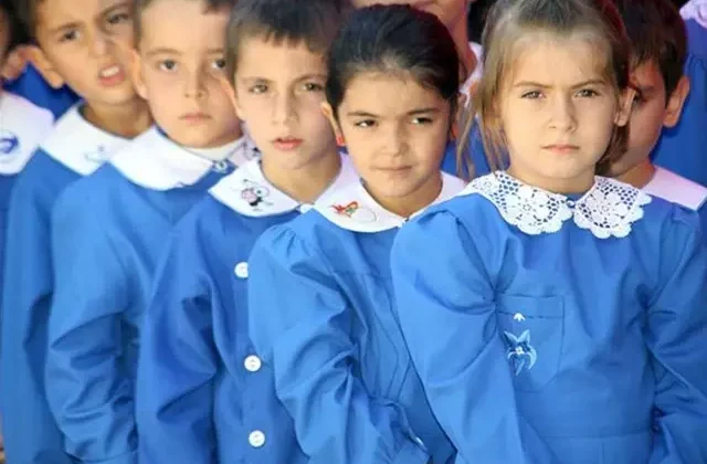 Karne gününde sürpriz karar! Okullarda kıyafet yönetmeliği yeniden değişiyor