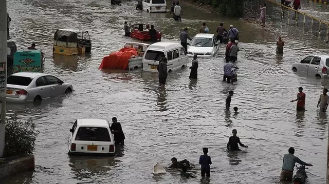 Pakistan’da şiddetli yağışlar can aldı: 38 ölü