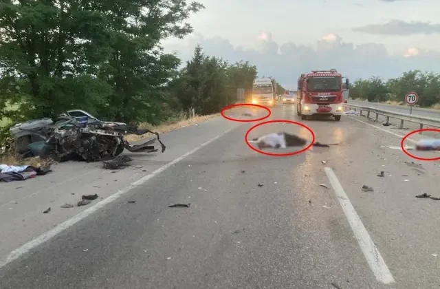 Park halindeki kamyona arkadan çarptı! 3 kişi feci şekilde can verdi