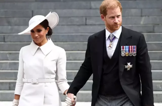 Prens Harry, annesi Prenses Diana’nın soyadını almak istiyor