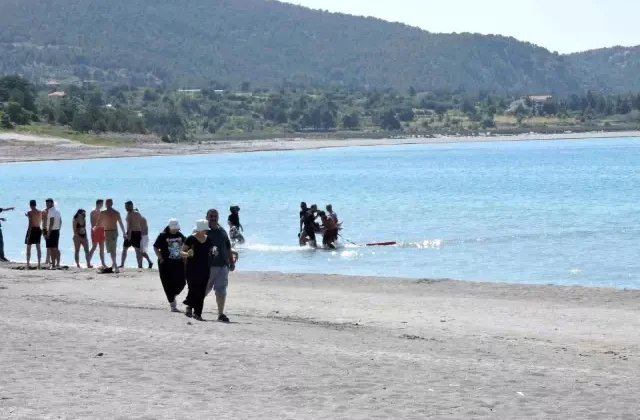 Salda Gölü’nde Boğulma Tehlikesi: 17 Yaşındaki Genç Kız Kurtarıldı