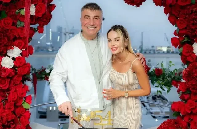 Sedat Peker, doğum günü partisinde ortaya çıktı! Şarkıdaki sözler bir hayli manidar