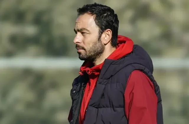 Selçuk İnan’ı göreve getiren Kocaelispor milli oyuncuya imza attırıyor
