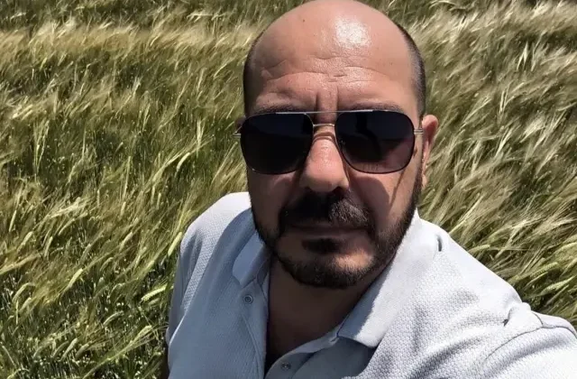 Selfi çekerken tişörtünde çok sayıda kene olduğunu fark etti
