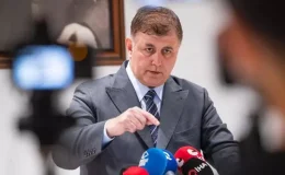 Sendikayı hedef alan Cemil Tugay: 1030 belediye çalışanını işten çıkaracağız