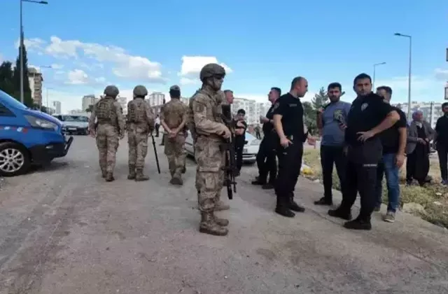 Siverek’te taşlı sopalı kavga polis memuru bıçaklandı