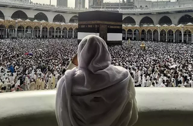 Suudi Arabistan’da 75 bini aşkın kişi hac yönetmeliklerini ihlal ettiği için geri gönderildi