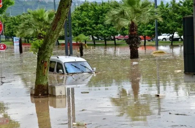 Trabzon’daki sel felaketinde 72 yaşındaki vatandaş kayboldu