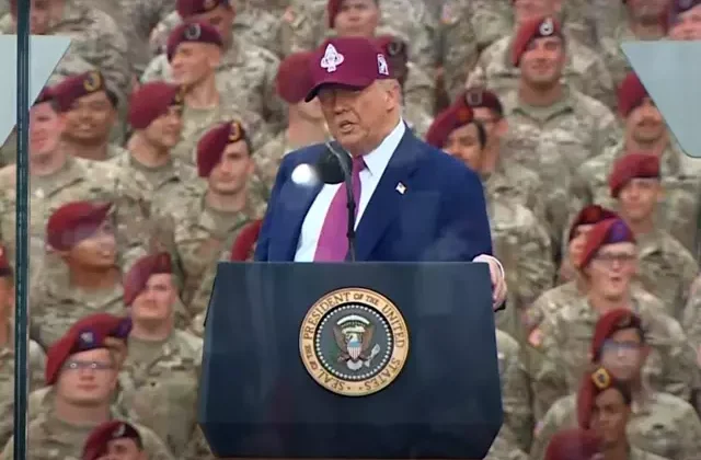 Trump: ABD bayrağını yakanlar hapse girmeli