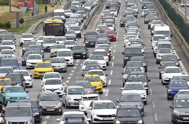 Ulaşımda bayram tedbirleri! Kamyon ve tankerler trafiğe çıkamayacak