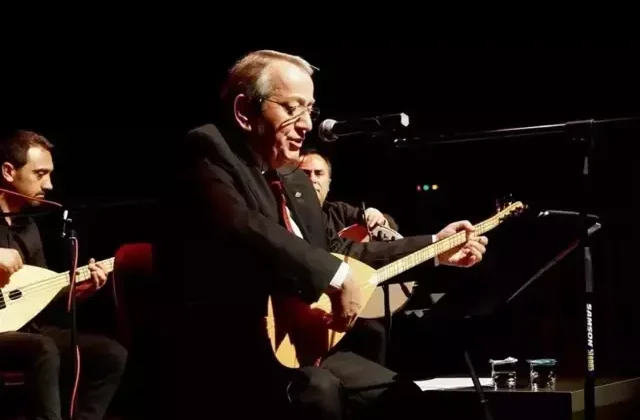 Usta sanatçı Mehmet Erenler hastaneye kaldırıldı