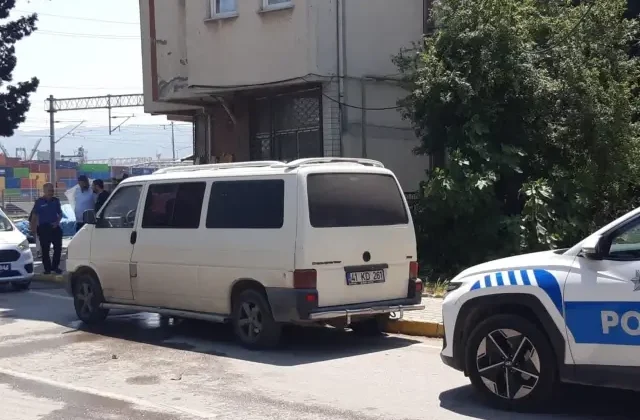 ‘Uygunsuz giyinme’ tartışmasında komşusunu paspas sapıyla dövdü