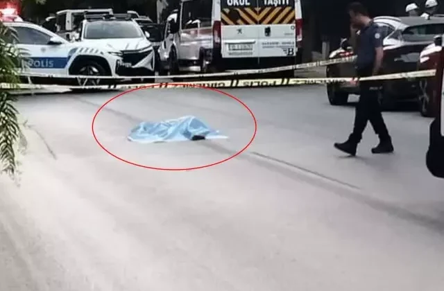 Yola yatan kadının üzerinden 2 araç geçti