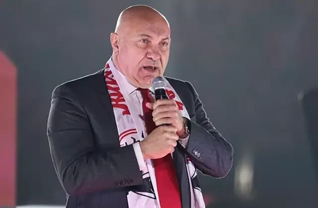Yüksel Yıldırım 115 yıllık kulübün logosunu değiştirdi