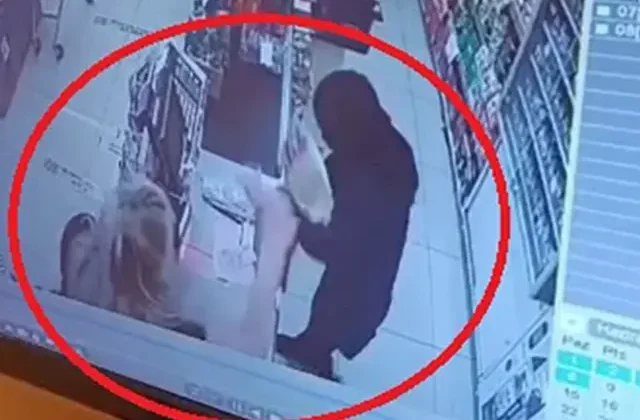 Zincir market çalışanı kadınlar birbirine girdi