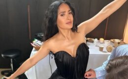 58 yaşında ama gören 30 zannediyor! Salma Hayek’ten bikinili dans performansı