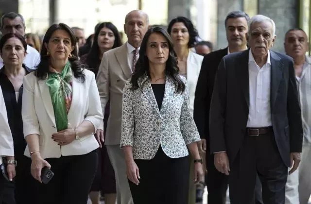 Abdulkadir Selvi ile DEM Parti arasında kriz! Tülay Hatimoğulları’na ağır suçlama