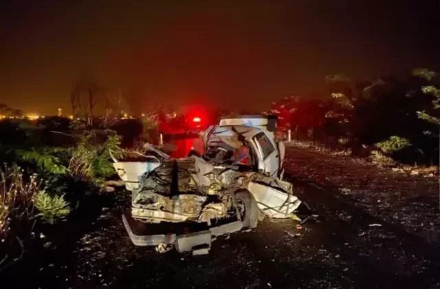 Adana’da otomobil ile kamyonet çarpıştı! 3 kişi yaralandı