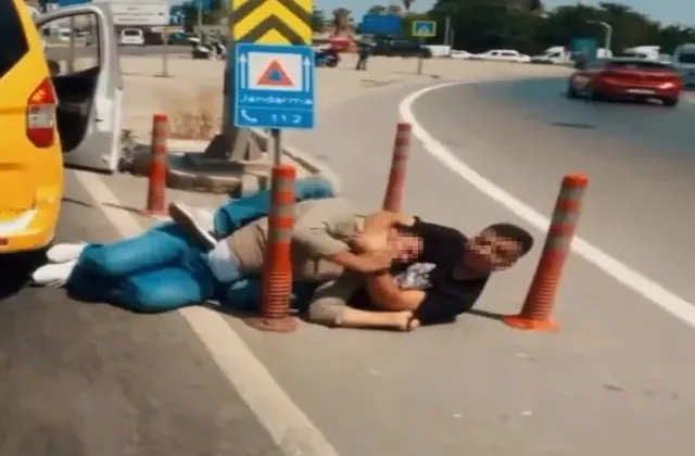 Adana’da ilginç kavga: Telefonunu alan arkadaşını yol kenarında boğdu