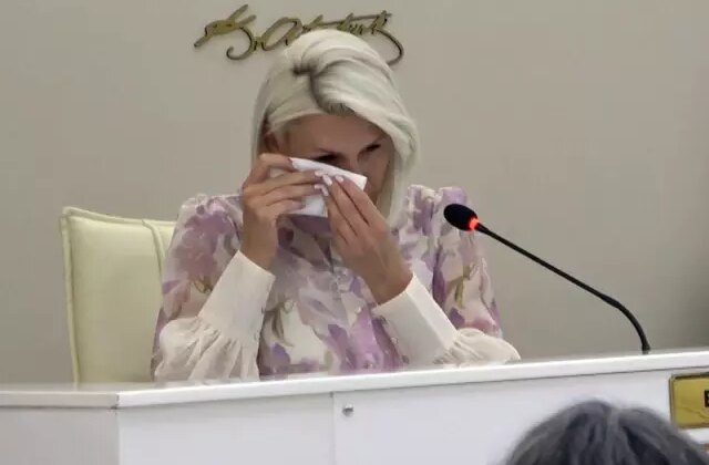 AK Parti ve MHP’nin desteğini alan Bilecik Belediye Başkanı gözyaşlarını tutamadı