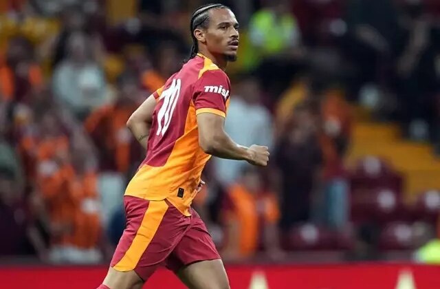 Almanya, Galatasaray ile ilk maçına çıkan Sane’yi konuşuyor
