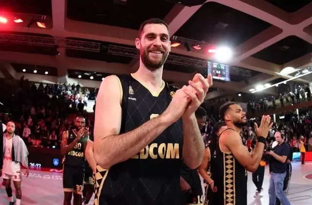 Anadolu Efes, Fenerbahçe Beko’nun eski yıldızını kadrosuna kattı
