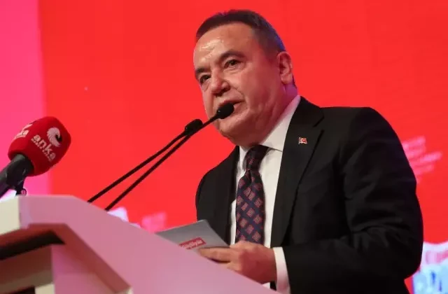Muhittin Böcek: Bir tane ev için kimseye minnet edecek durumda değilim