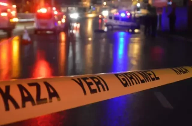Astsubayın kullandığı araç traktörle çarpıştı, 3 kişi hayatını kaybetti