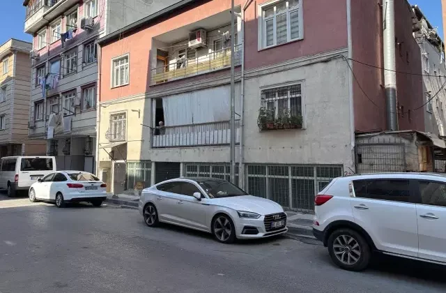 Bağcılar’da şüpheli ölüm: Misafir olarak gittiği evde ölü bulundu