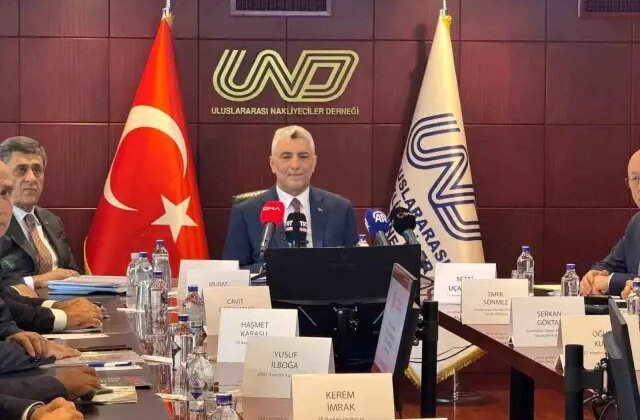 Bakan Bolat: Türkiye ekonomisinin 13’te 1’ini lojistik sektörü sırtlıyor