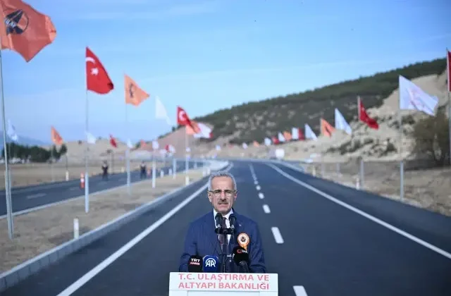 Bakan Uraloğlu duyurdu: 2,5 saatlik yol 36 dakikaya iniyor