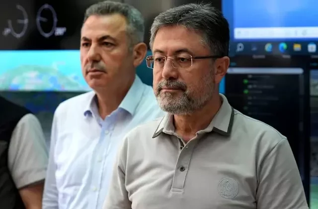 Bakan Yumaklı: Çeşme’deki yangın kontrol altına alındı