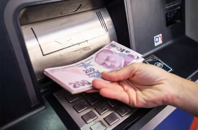 Bankadaki 100 bin lirası buhar oldu! Mahkeme bankayı suçlu buldu