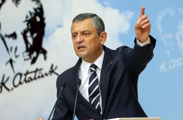3 başkanın daha gözaltına alınmasının ardından Özel’den zehir zemberek sözler