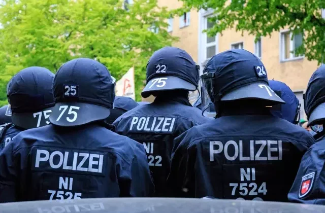 Berlin’de Filistin’e destek gösterisi! İsrail yanlısı grup provoke etti, polis gözaltına aldı