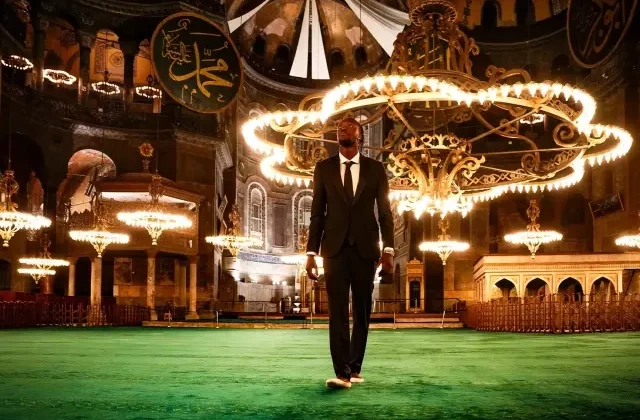 Beşiktaş’a transfer olan Tammy Abraham soluğu Ayasofya Camii’nde aldı
