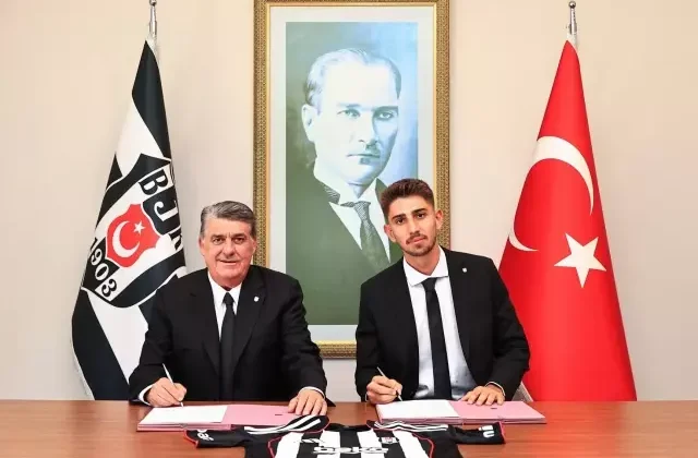 Beşiktaş’ta 3 yıllık imza
