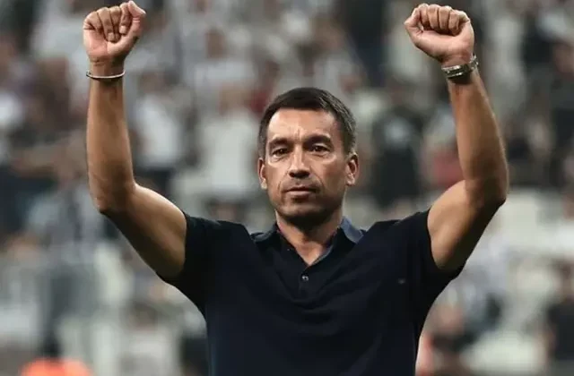 Beşiktaş’tan ayrılan Giovanni van Bronckhorst, dünya devine imza attı