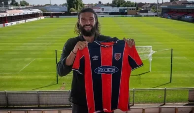 Bir zamanların efsane forveti Andy Carroll, 6. Lig takımına imza attı