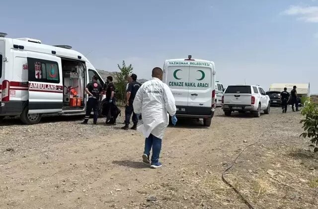 Biri kadın 2 kişi sulama havuzunda ölü bulundu
