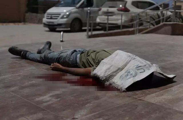 Böyle hainlik olmaz! Yardım dağıtımı sırasında sivillerin üzerine ateş açıldı