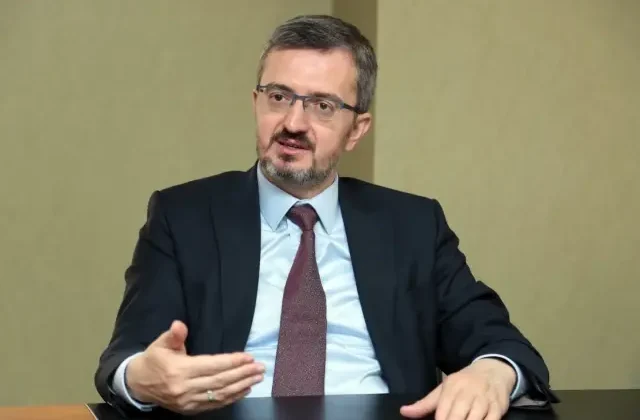 Burhanettin Duran kimdir?