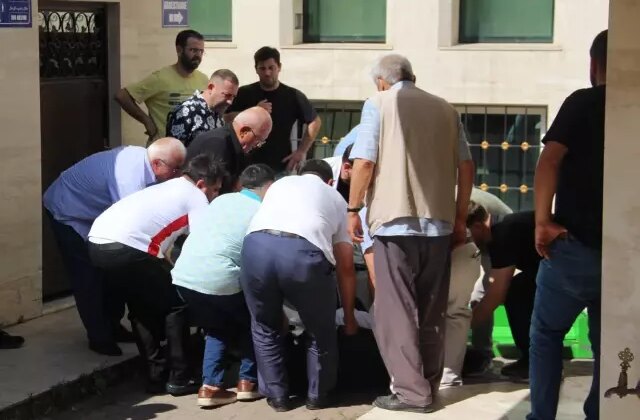 Cami şadırvanında ölü bulundu