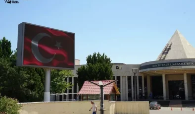 Cumhurbaşkanı Erdoğan’ın bayrak çağrısına Kahramanmaraş Büyükşehir Belediyesi’nden anlamlı yanıt